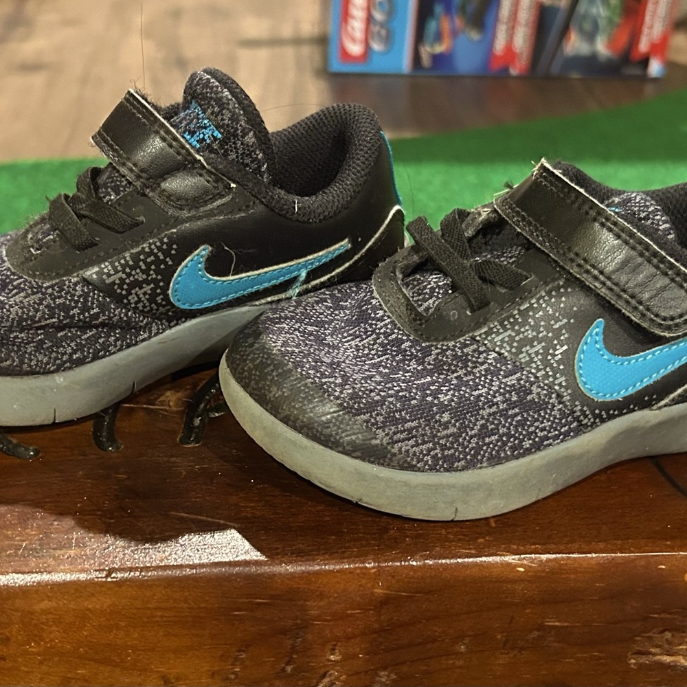 Nike Kids Black and Gray Sneakers with Blue Accents